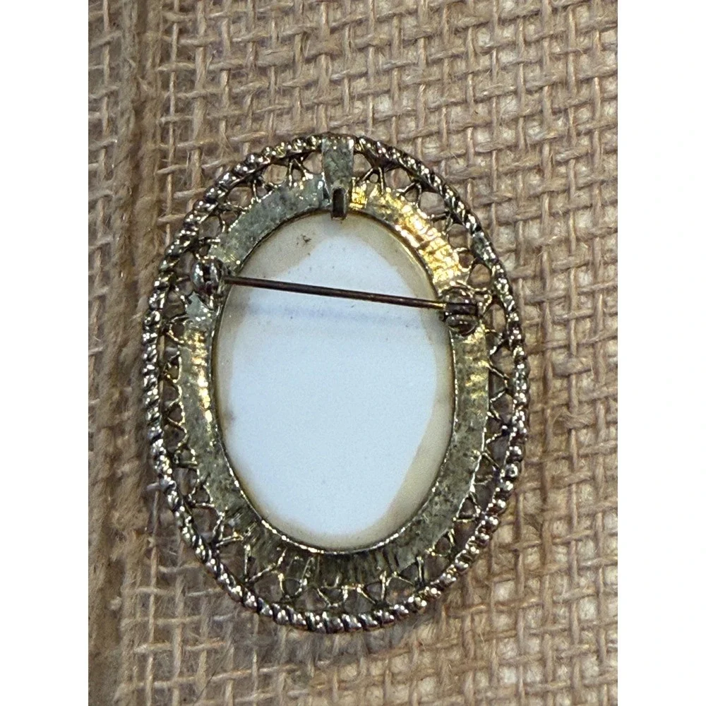 Vintage Black and White Cameo Brooch Gold Tone Filigree Oval Portrait Pin